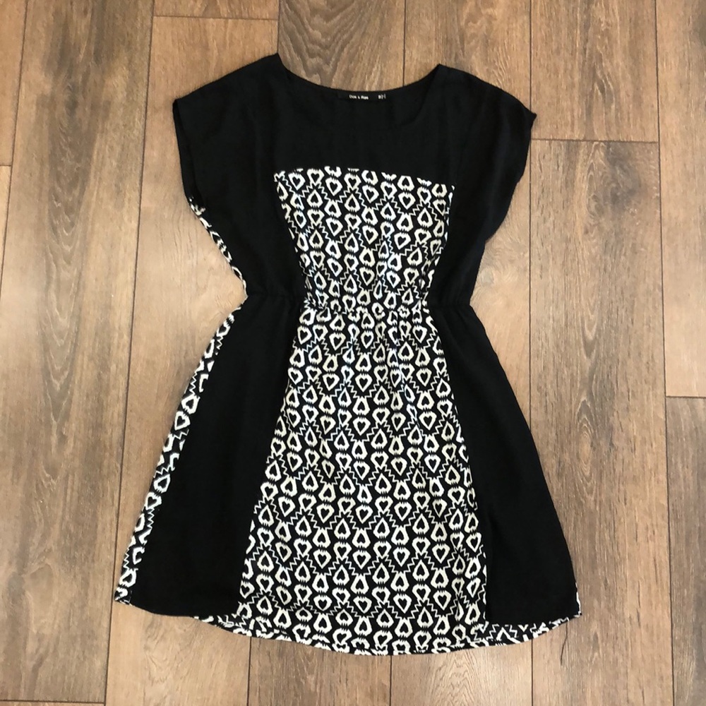 Doe and Rae Black Patterned Dress Size M